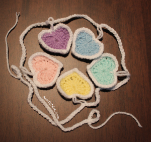 Garland - Hearts - PASTELS (CLOSEUP-ROUND) - AuntyNise.com
